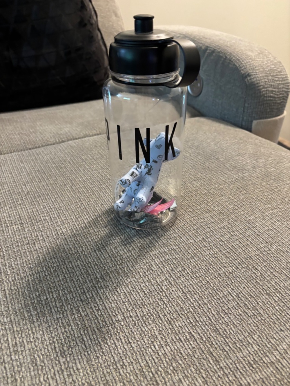 Pink water bottle - Picture 3 of 4